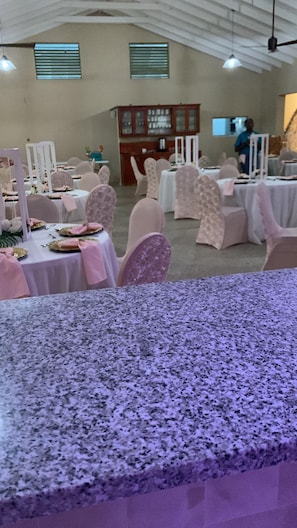 Se sirven desayunos, comidas y cenas