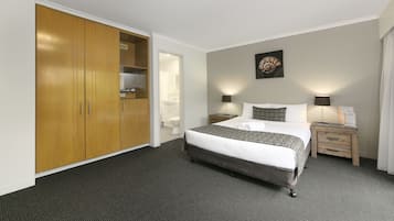 Executive Room, 1 Queen Bed | Cribs/infant beds, free WiFi, bed sheets