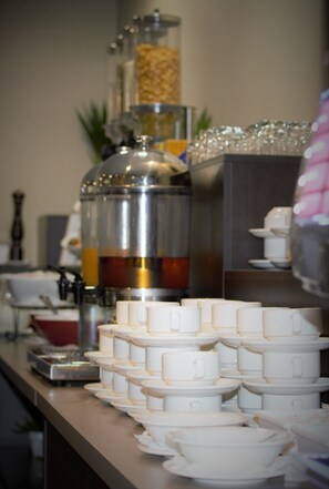 Café da manhã continental durante a semana (AUD 17.00 por pessoa) 