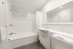 Towels - Mt Ommaney Hotel Apartments (Mount Ommaney)