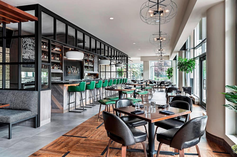 Sheraton Suites Calgary Eau Claire