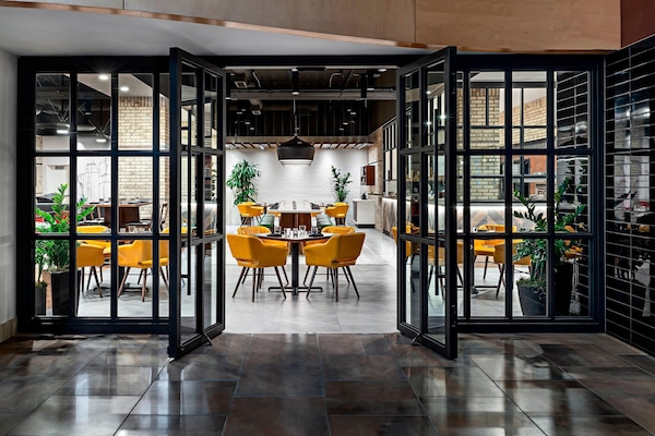 Breakfast, lunch, dinner served; local and international cuisine