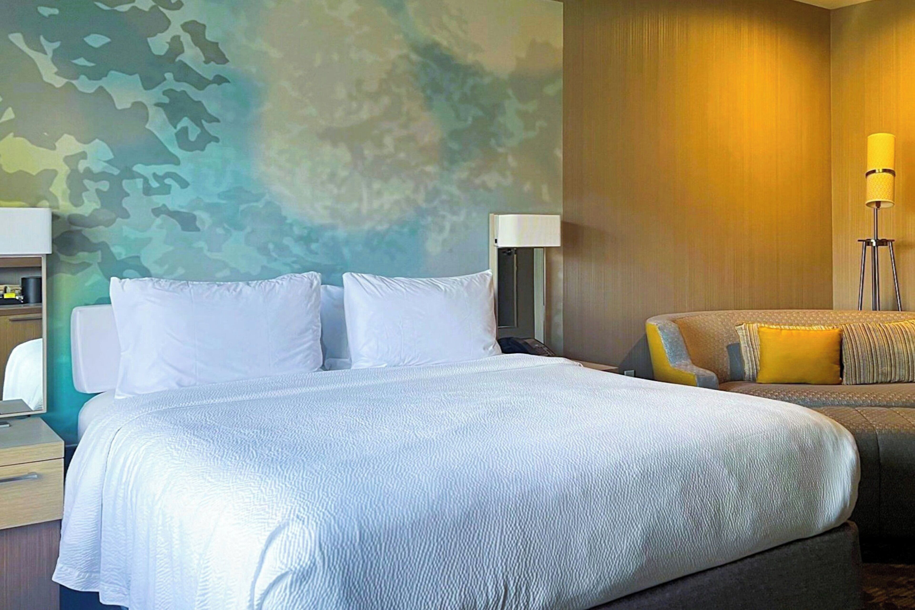 Kamer, 1 kingsize bed met slaapbank | Hypoallergeen beddengoed, een bureau, een laptopwerkplek