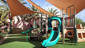 Área de juegos infantiles al aire libre