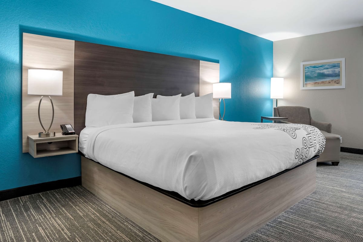 1 bedroom, desk, laptop workspace, blackout curtains