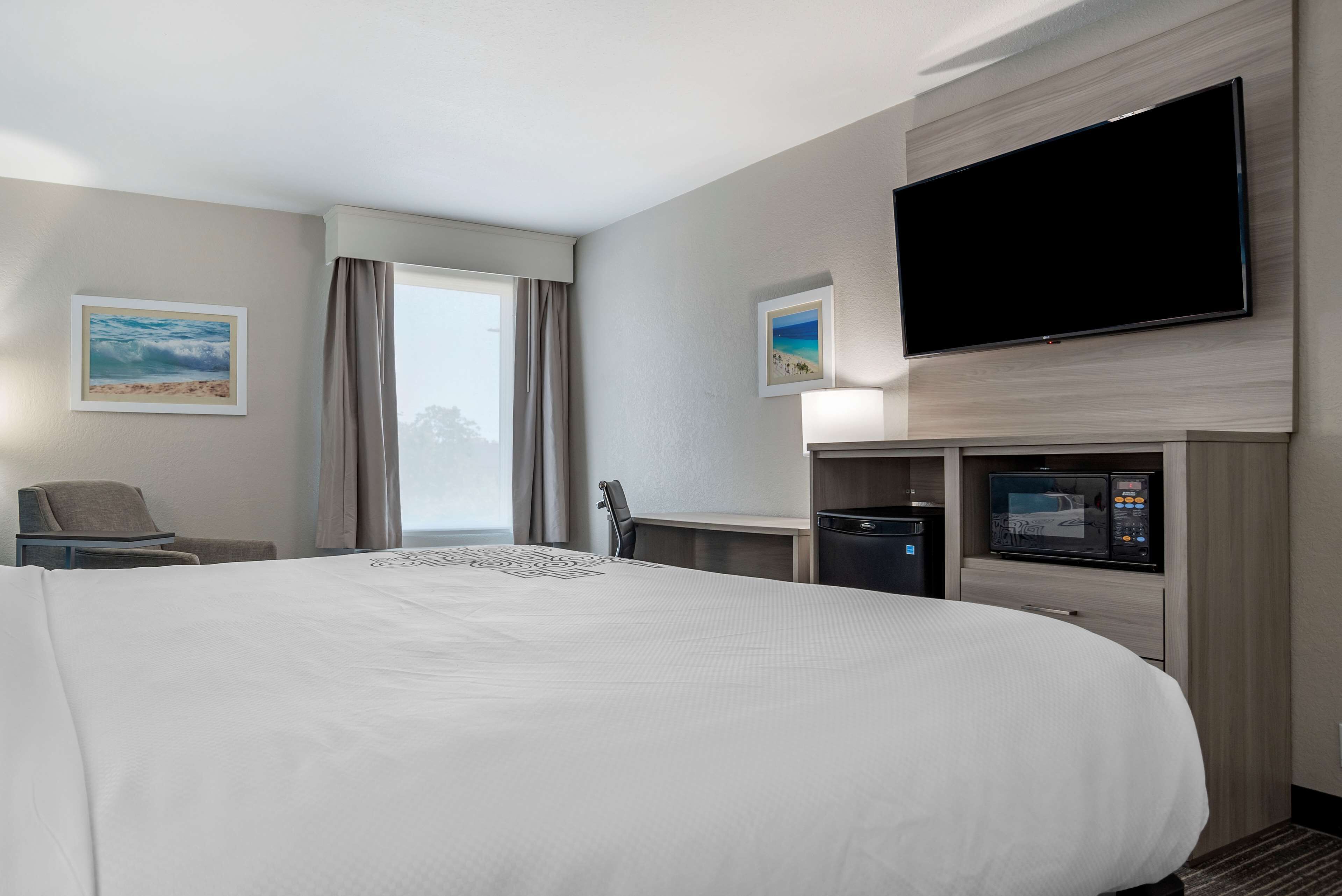 1 bedroom, desk, laptop workspace, blackout curtains