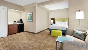 A hotel room with a bed, a desk, a chair, a lamp, and a painting on the wall. - Hampton Inn Morganton (Morganton)