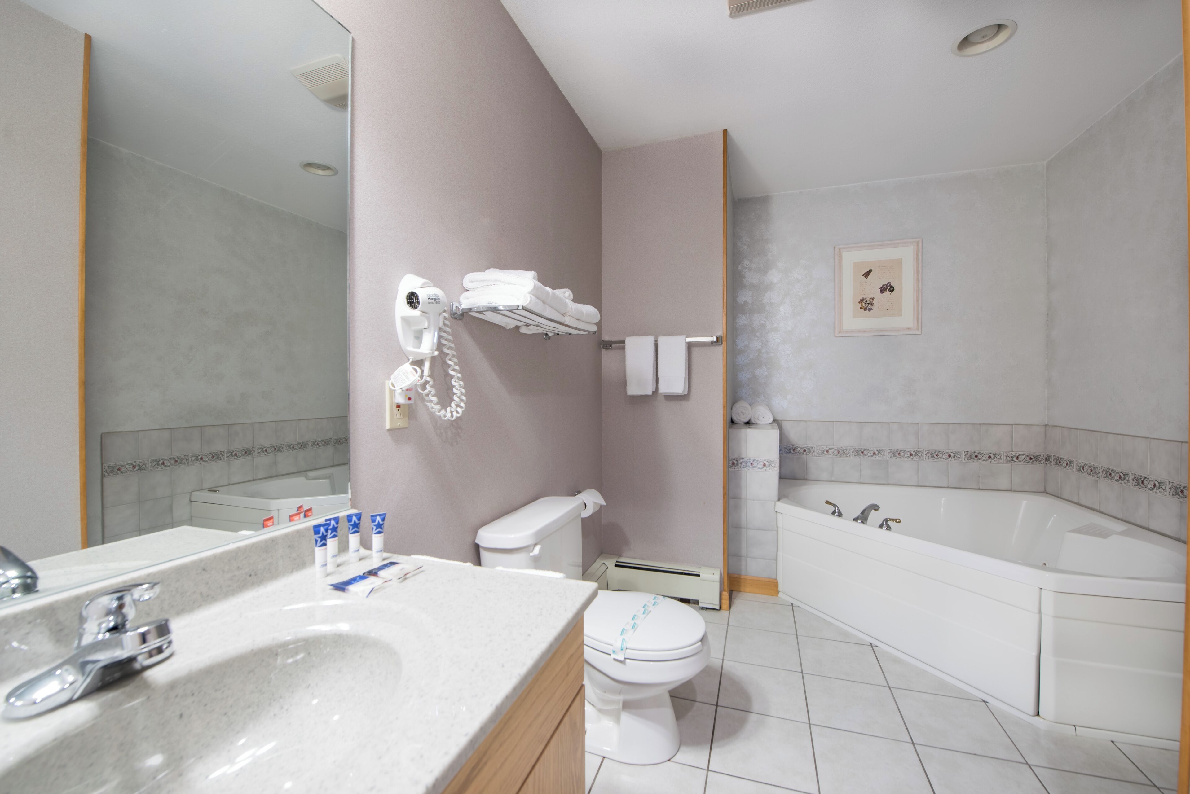 Photo - Adirondack Retreat Inn & Suites