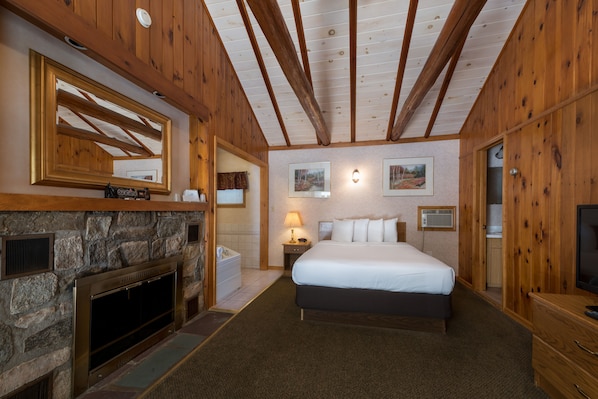 Suite Junior, 1 grand lit, non-fumeurs (Jetted Tub / Fireplace) | Coin séjour | Télévision à écran plat, jouets