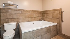 Standard Room, 1 King Bed, Non Smoking, Jetted Tub | Bathroom | Free toiletries, hair dryer, towels, soap