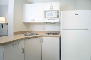 Full-sized fridge, microwave, stovetop, coffee/tea maker