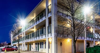 HomeTowne Studios By Red Roof Colorado Springs - Airport