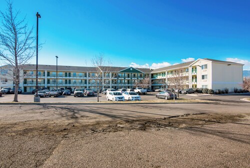 HomeTowne Studios By Red Roof Colorado Springs - Airport