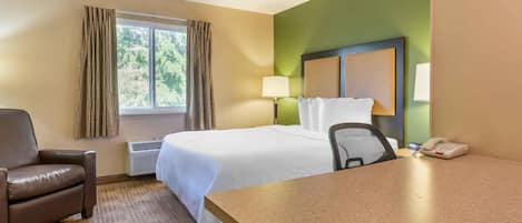 Desk, laptop workspace, iron/ironing board, free WiFi