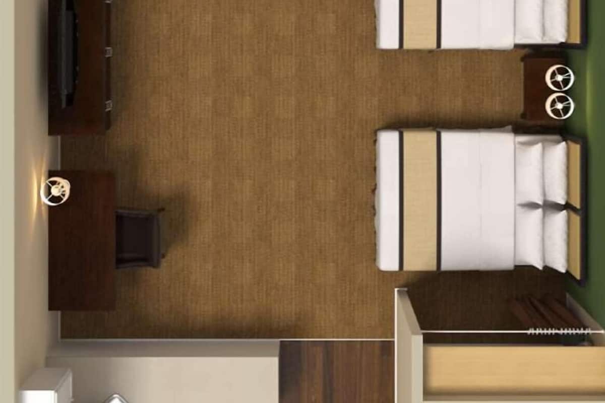 Escritorio, tabla de planchar con plancha, wifi gratis y ropa de cama