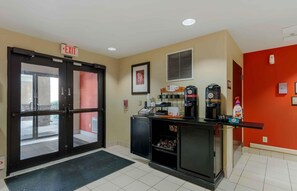 Café da manhã para viagem grátis todos os dias