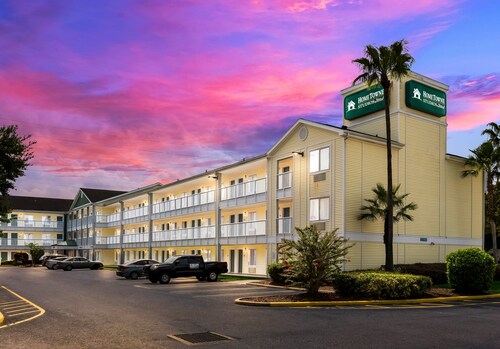 HomeTowne Studios by Red Roof Orlando - UCF Area