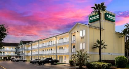 HomeTowne Studios by Red Roof Orlando - UCF Area