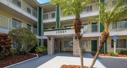 HomeTowne Studios by Red Roof Orlando - UCF Area