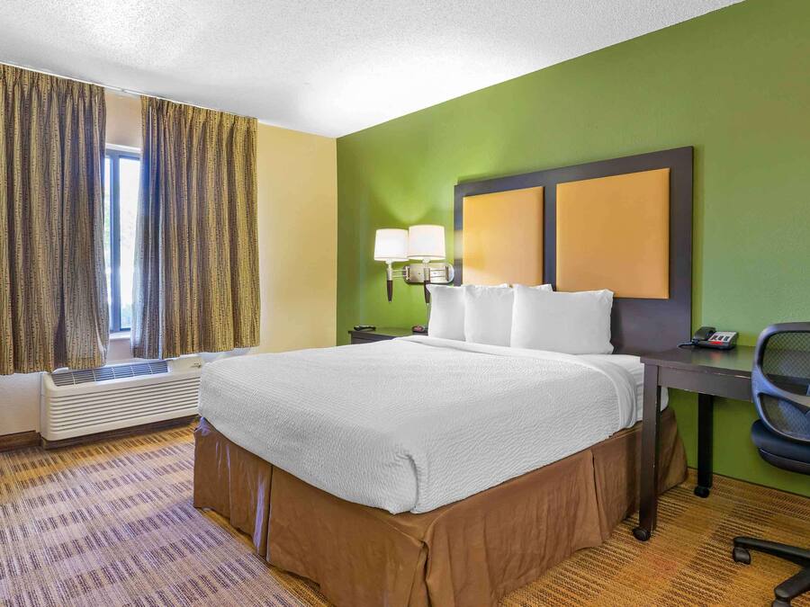 Escrivaninha, ferros/tábuas de passar roupa, Wi-Fi de cortesia