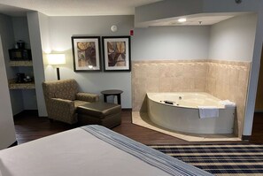 Blackout drapes, soundproofing, iron/ironing board - AmericInn by Wyndham Chanhassen (Chanhassen)