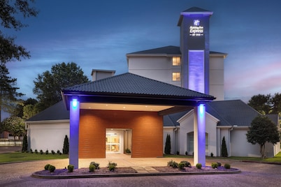 Holiday Inn Express & Suites Memphis East by IHG