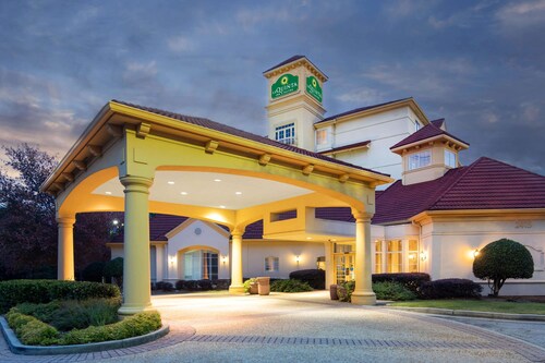 La Quinta Inn & Suites by Wyndham Atlanta Ballpark/Galleria