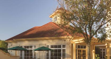 La Quinta Inn & Suites by Wyndham Atlanta Ballpark/Galleria