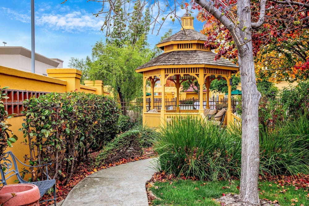 La Quinta Inn & Suites by Wyndham Fremont / Silicon Valley