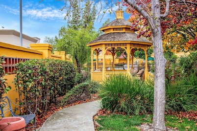 La Quinta Inn & Suites by Wyndham Fremont / Silicon Valley
