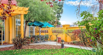 La Quinta Inn & Suites by Wyndham Fremont / Silicon Valley