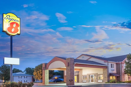 Exterior. Super 8 by Wyndham Carthage