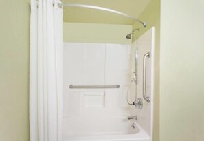 Room, 1 Queen Bed, Non Smoking (Mobility, Bathtub with Grab Bars) | Bathroom | Combined shower/bathtub, free toiletries, bidet, towels