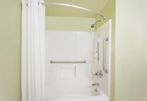 Room, 1 Queen Bed, Non Smoking (Mobility, Bathtub with Grab Bars) | Bathroom | Combined shower/bathtub, free toiletries, bidet, towels