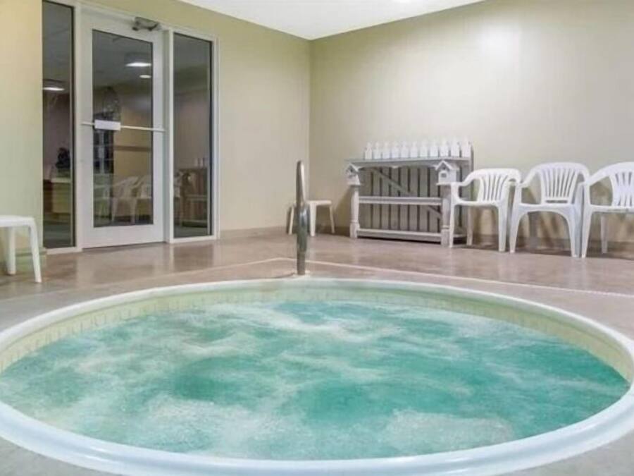 Bathtub spa indoor