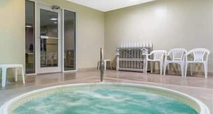 Super 8 by Wyndham Carthage