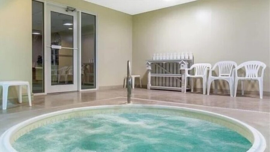 Super 8 by Wyndham Carthage