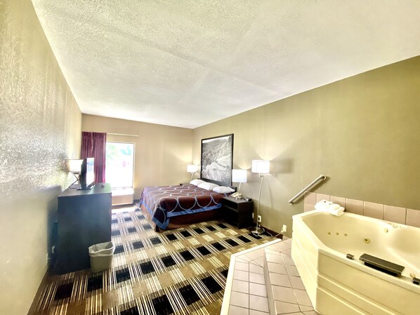 Suite estudio Deluxe, 1 cama King size, para no fumadores | Escritorio, espacio para trabajar con laptop y cortinas blackout 