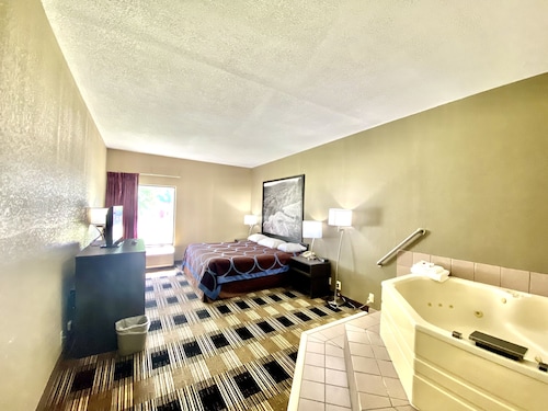 Super 8 by Wyndham Conway