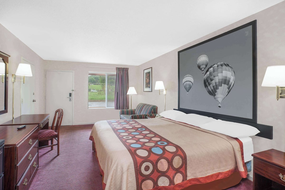 Standard Room, 1 King Bed, Smoking | Cribs (free), rollaway beds (surcharge), WiFi (free), bed sheets