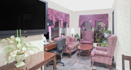 Super 8 by Wyndham Decatur Priceville