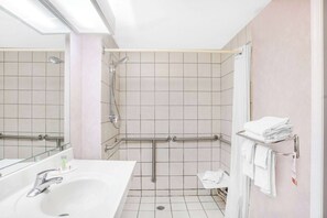 Salle de bain accessible aux personnes à mobilité réduite