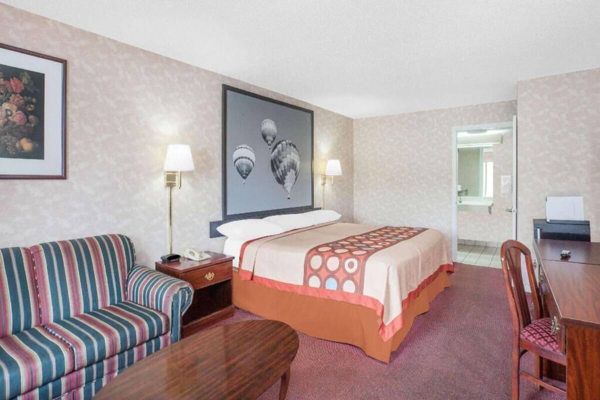 Free cots/infant beds, rollaway beds, free WiFi, bed sheets
