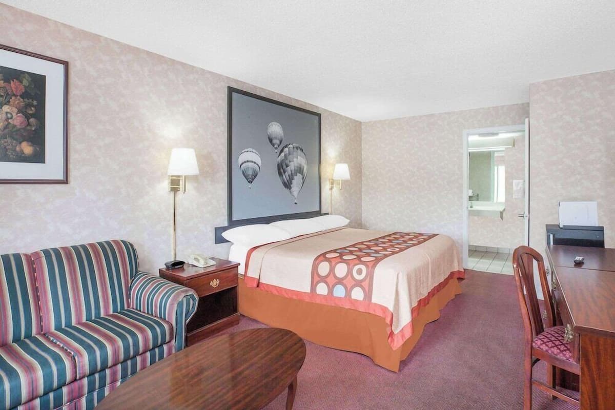 Cribs (free), rollaway beds (surcharge), WiFi (free), bed sheets