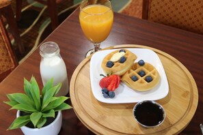Tägliches inbegriffenes Frühstück zum Mitnehmen