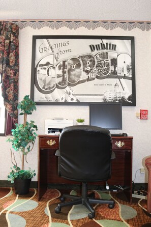Business centre - Super 8 by Wyndham Dublin (Dublin)