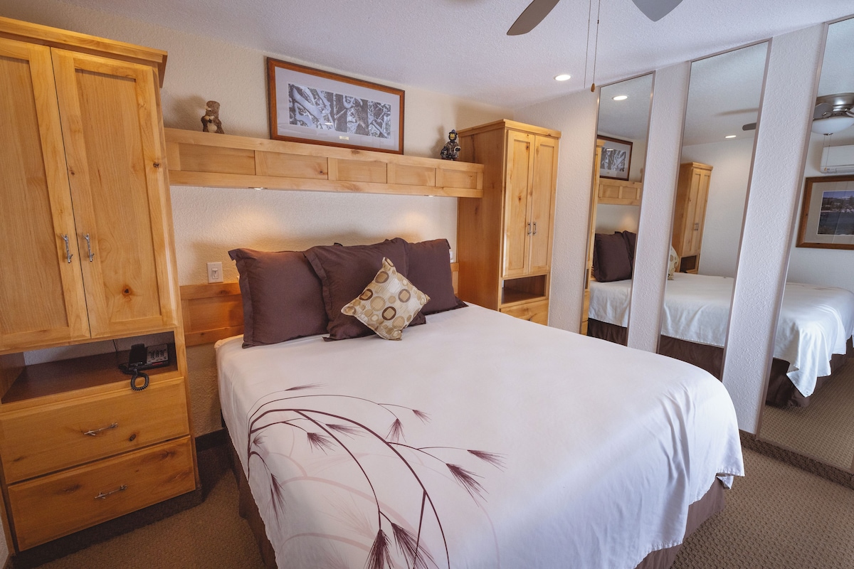 Two-Bedroom | 高級寝具、アイロン / アイロン台、WiFi (無料)、ベッドシーツ