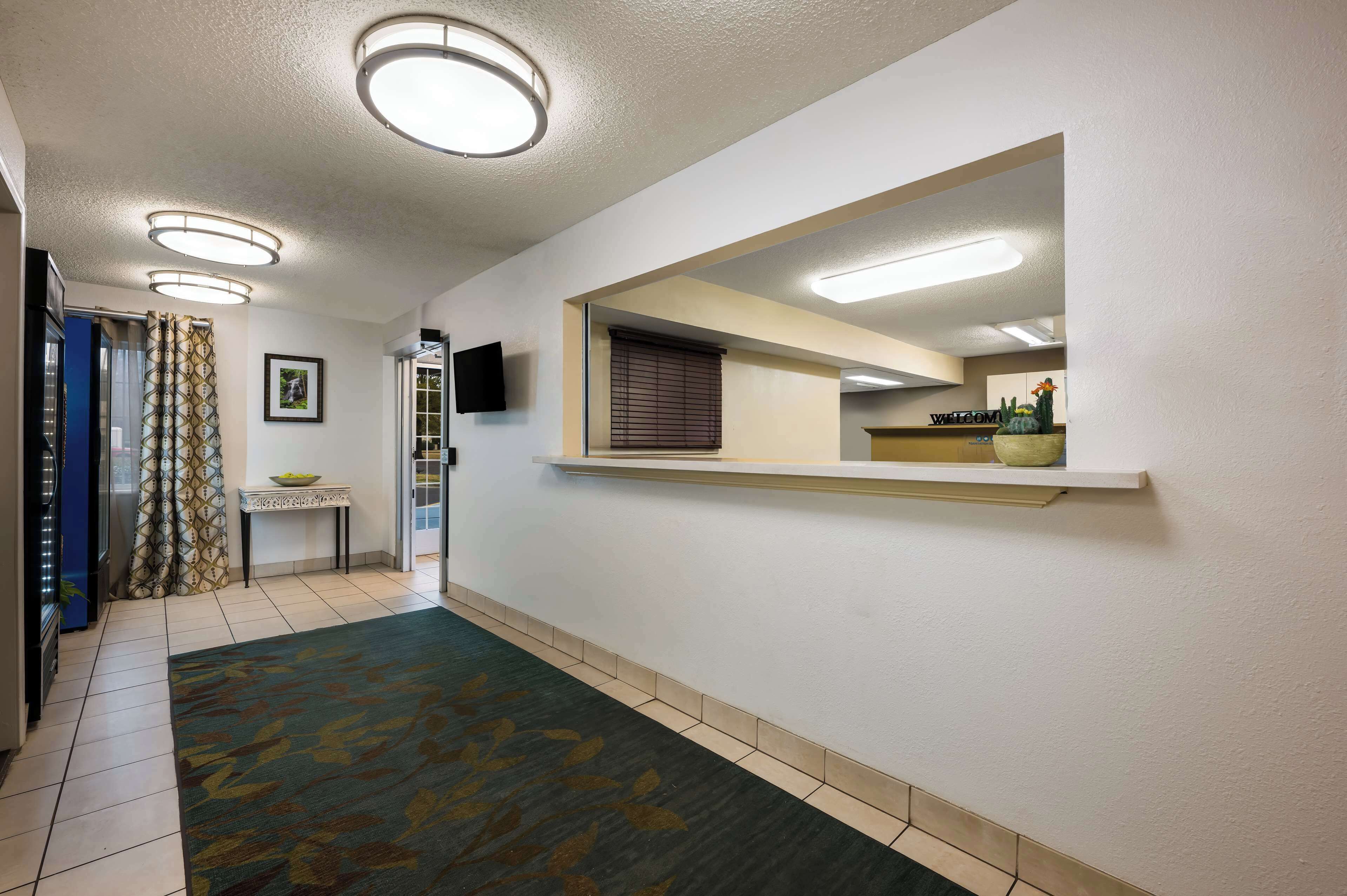 Photo - Sonesta Simply Suites Chicago Waukegan