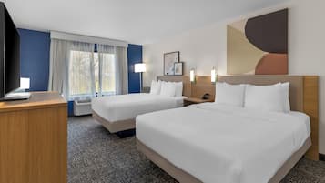 Quarto, 2 camas Queen | Escrivaninha, berço de viagem, camas extras/dobráveis, Wi-Fi de cortesia