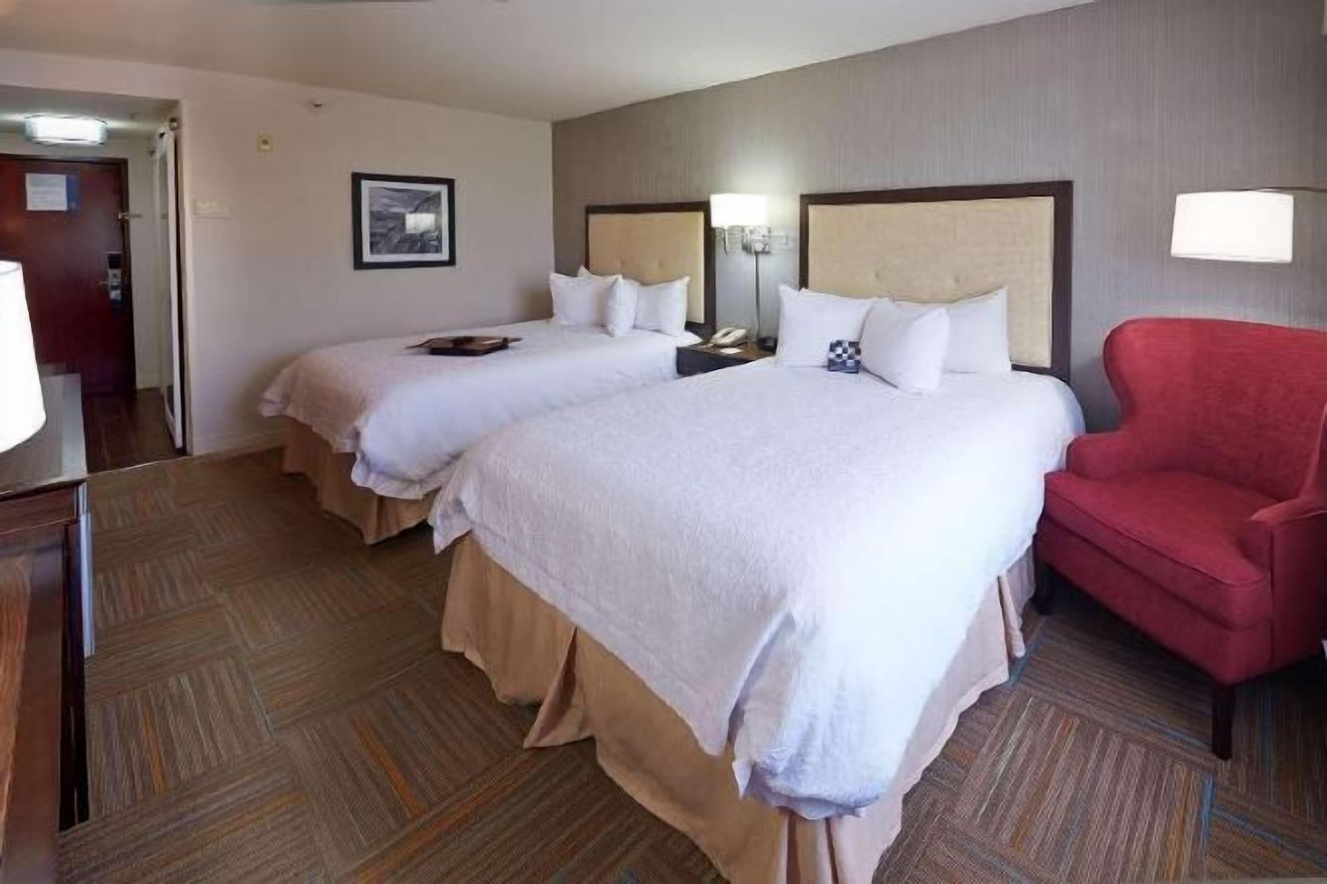 Escritorio, cuna de viaje, camas extra gratis y wifi gratis 